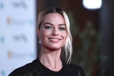 Margot Robbie “Panicked” Before Giving Brad Pitt’s BAFTA Speech