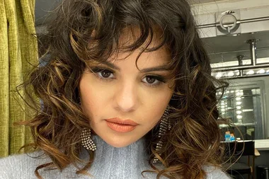 Selena Gomez’s New Haircut Showcases Her Glorious Natural Curls