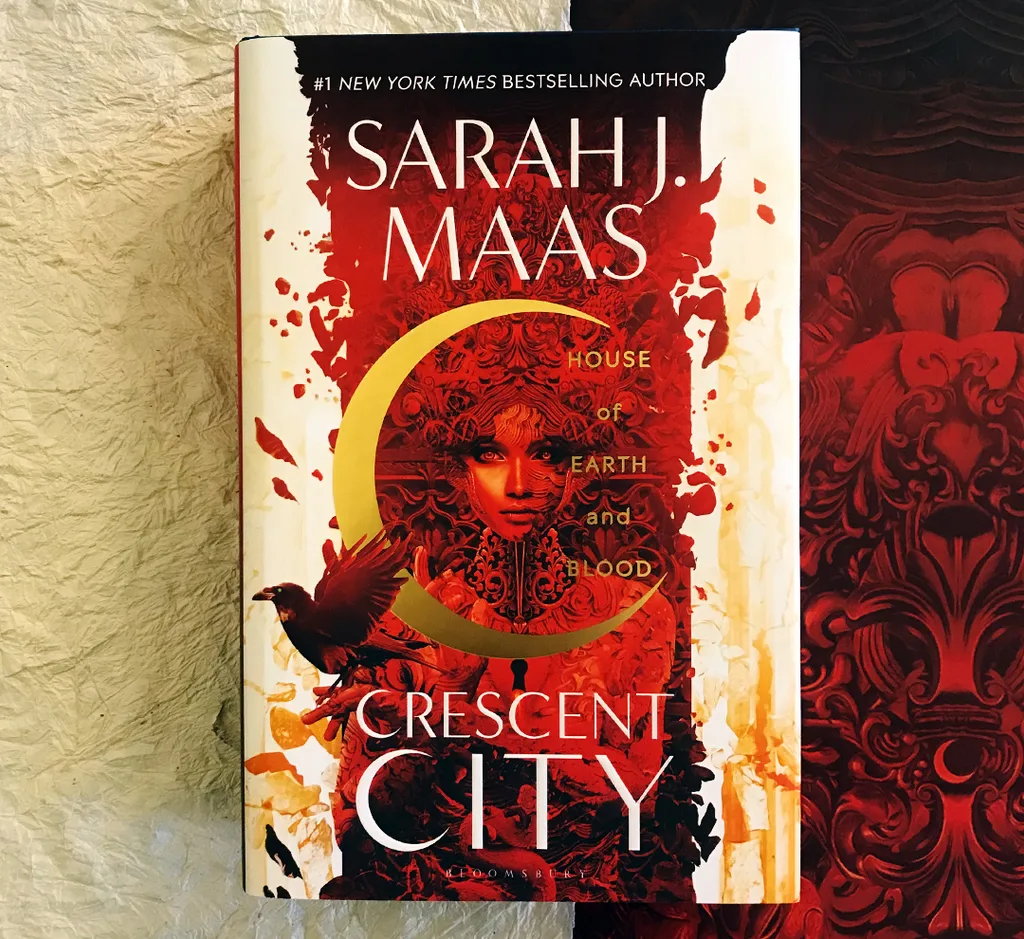 Sarah J. Mass cresent city