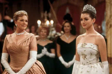 Anne Hathaway Reprised Her Iconic Role In ‘The Princess Diaries’ To Do The #PillowChallenge