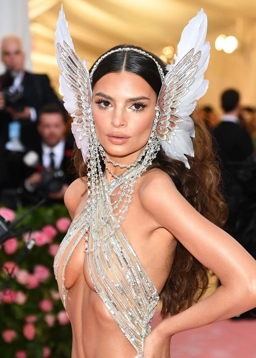 Emily Ratajkowski met galal beauty look in 2019