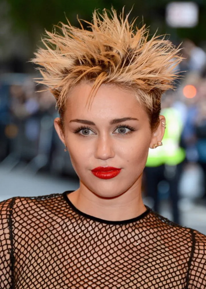 Miley wore a punk beauty look to the 2013 met gala