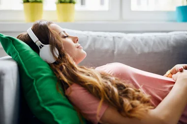 8 Captivating Audiobooks That’ll Make You Feel Like You’re On A Holiday