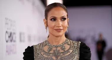 Jennifer Lopez Ditched Her Usual Glam For A Makeup-Free Selfie