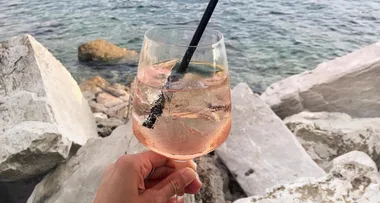 Move Over Aperol, The ‘Rosé Spritz’ Is Going To Be The It-Drink Of Summer 2020