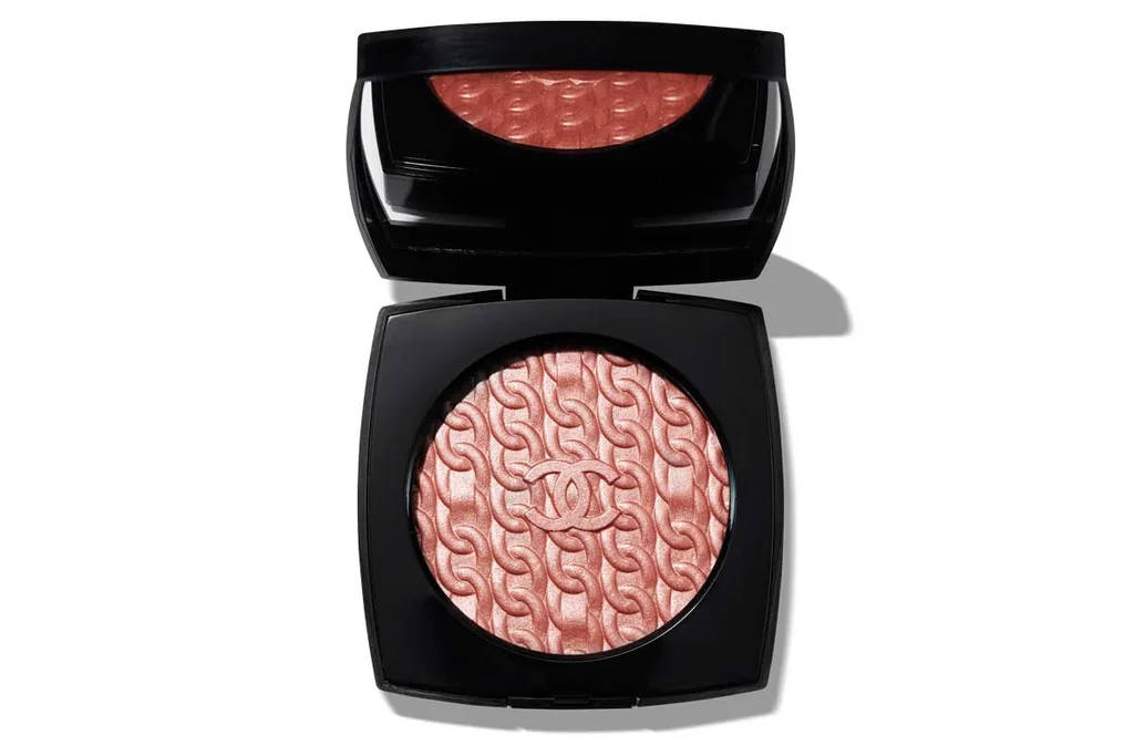 CHANEL illuminating blush