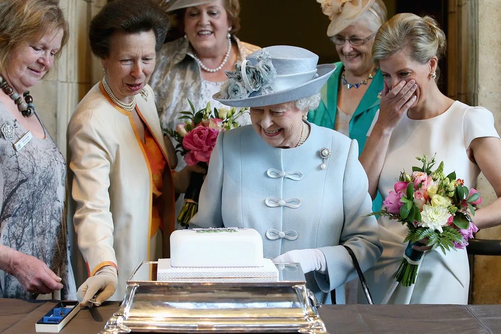 Queen Elizabeth II cake