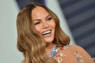 Chrissy Teigen Just Put A Modern Twist On The Iconic ‘Rachel’ Haircut