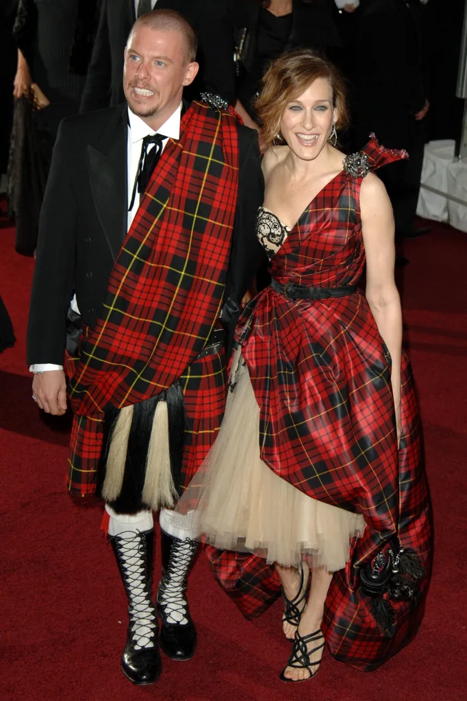 Sarah Jessica Parker and Alexander McQueen at the Met Gala (2006)