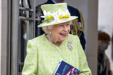 The Surprising Reason The Queen Always Wore Mint Green For Special Occasions