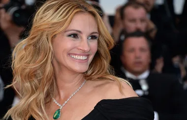 Prepare To Be Obsessed With Julia Roberts’ New Rose Gold Hair