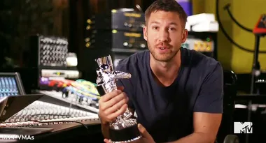 Calvin Harris Snubs Taylor Swift During VMA Acceptance Speech