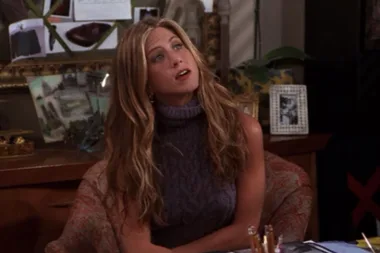 Jennifer Aniston Made A Playful Dig At One Of Rachel’s Iconic Fashion Looks, And She Makes A Good Point