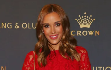 Bec Judd shows us *exactly* how to get beachy waves