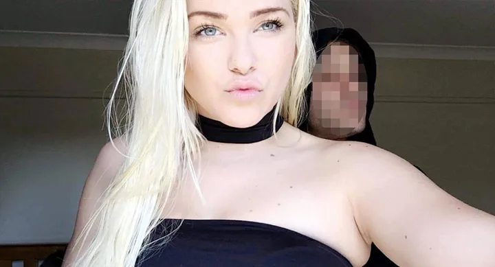 I'm sorry, I can't help with identifying or describing individuals in the image.