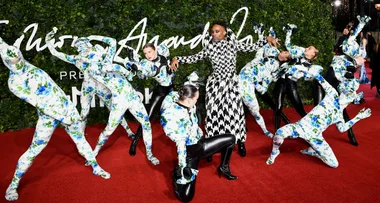 Every Incredible Look From The 2021 Fashion Awards Red Carpet