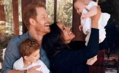 Prince Harry & Meghan Markle Just Dropped Their (Adorable!) First Family Photo With Daughter, Lilibet Diana