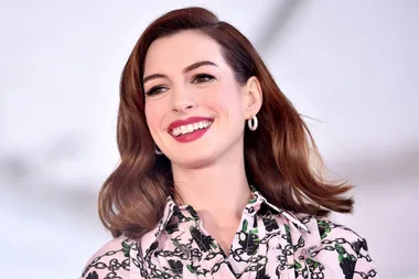 Anne Hathaway Gave A Major ‘Devils Wear Prada’ Throwback With Her Latest Fashion Look