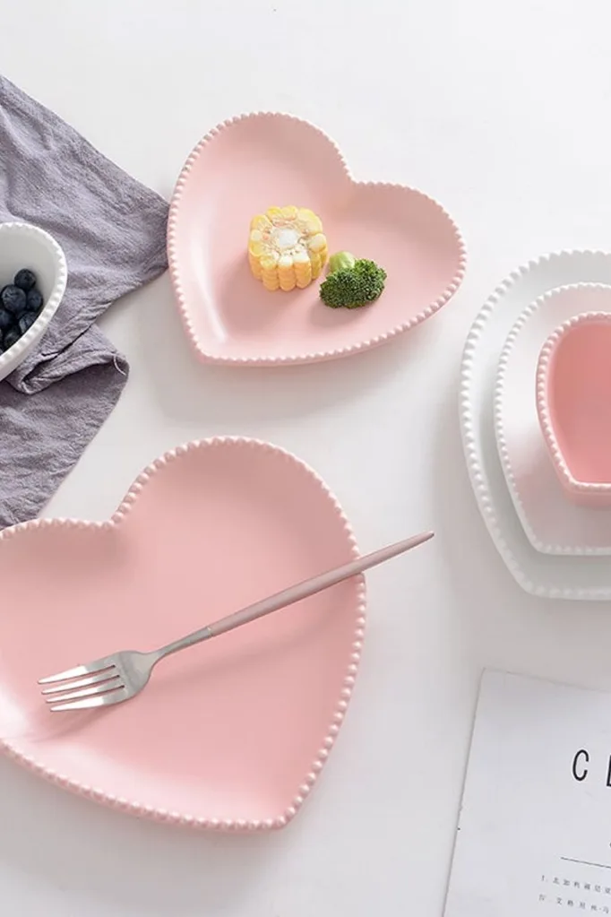 heart-shaped-plates