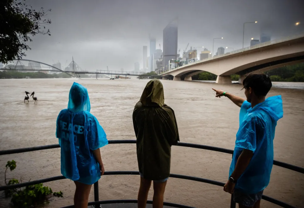brisbane-river-overflowing