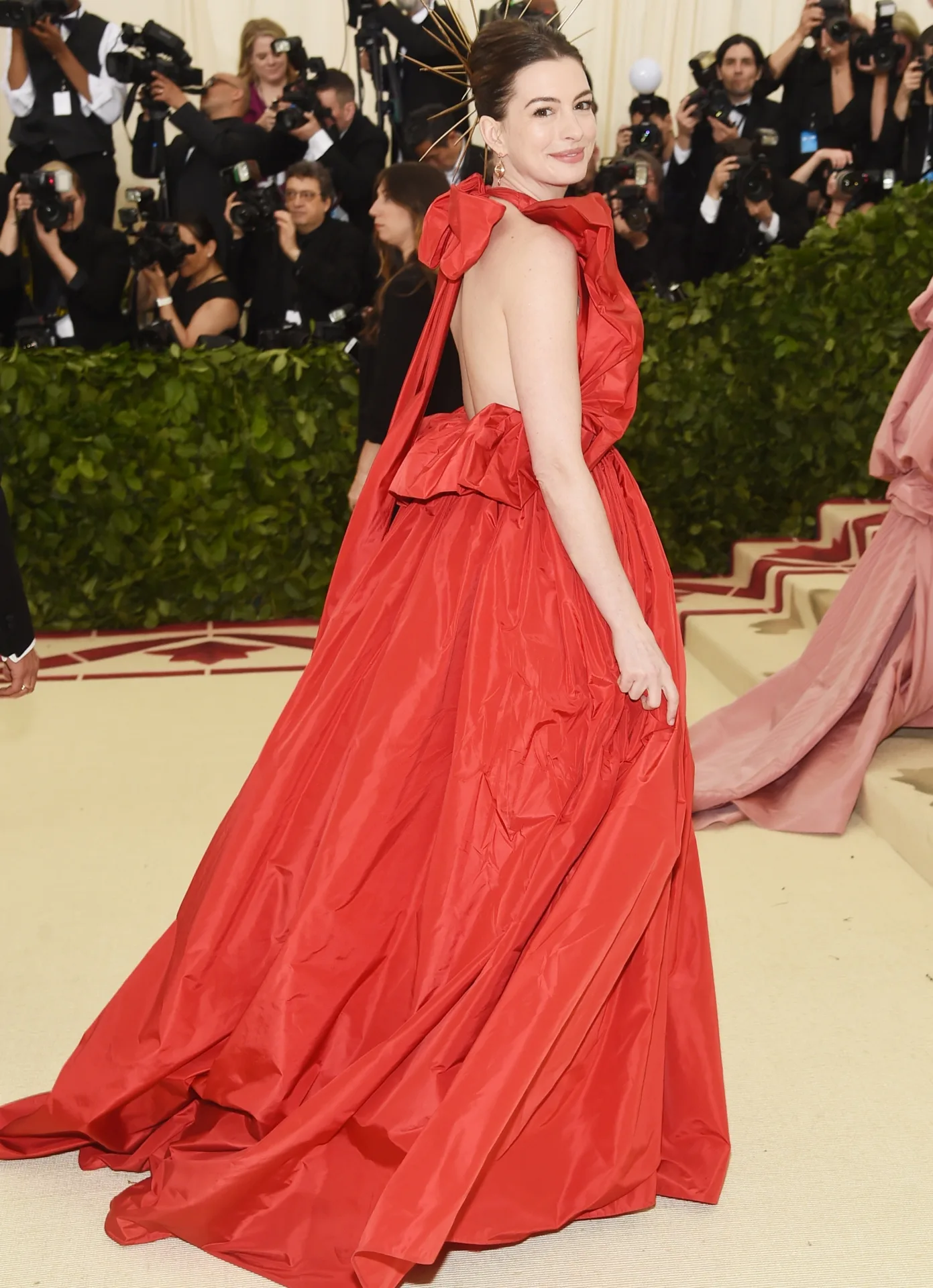 Anne-hathaway-red-dress