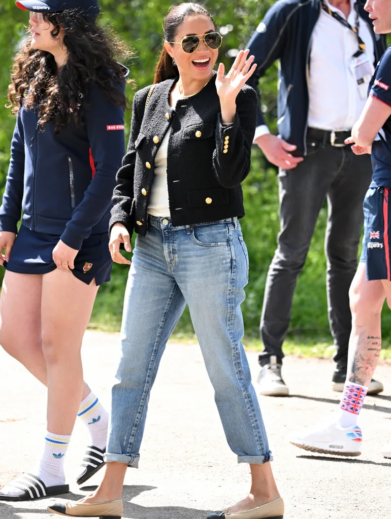 meghan-markle-jeans-sunglasses