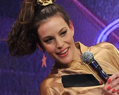 Liv Tyler in a scrunchie