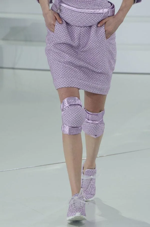 シャネル Chanel's 4k trainers spike haute couture sales