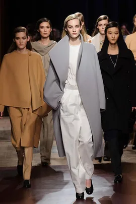 Models on the Hermes runway