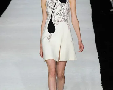 Model walking in Giambattista Valli Spring/Summer 2015 runway wearing a sleeveless cream dress with floral design.