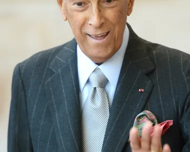 Fashion Designer Oscar de la Renta Dies at 82