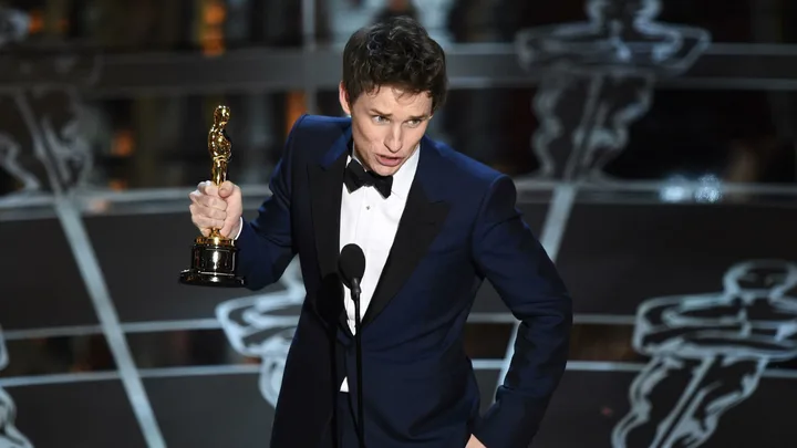 Eddie Redmayne accepting his Best Actor gong