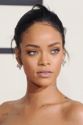 Rihanna with a nude lip