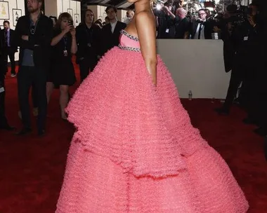 Rihanna at Grammys 2015 Red Carpet