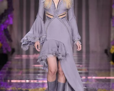 Model wearing a lavender, fringed dress with cutouts at Atelier Versace Haute Couture AW15-16 runway.