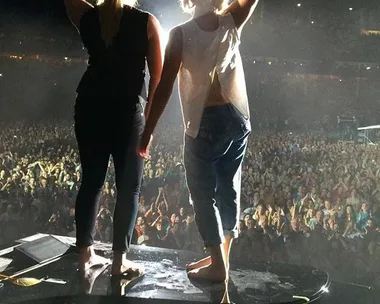 Amy Schumer and JLaw Danced Barefoot At A Billy Joel Concert