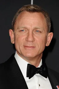 Daniel Craig Orders Drinks as James Bond With Jimmy Kimmel