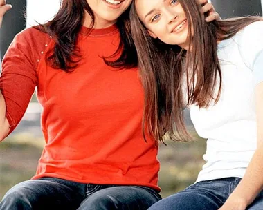 Alexis Bledel and Lauren Graham as Lorelai and Rory Gilmore in Gilmore Girls.