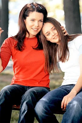 Alexis Bledel and Lauren Graham as Lorelai and Rory Gilmore in Gilmore Girls.