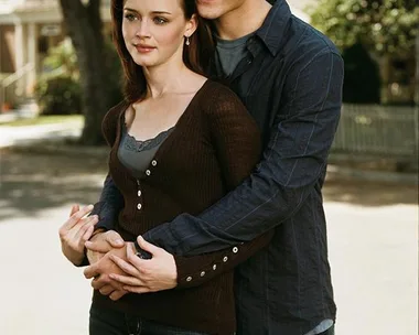 Jared Padalecki and Alexis Bledel as Dean Forester and Rory Gilmore in Gilmore Girls.