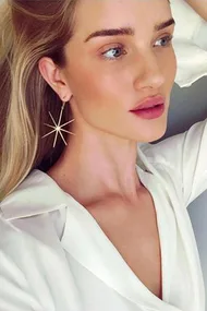 Rosie Huntington-Whiteley selfie.