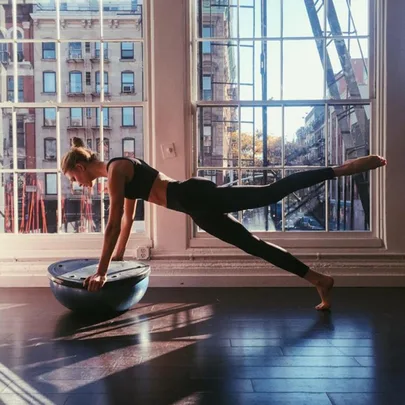 Karlie Kloss fitness Instagram