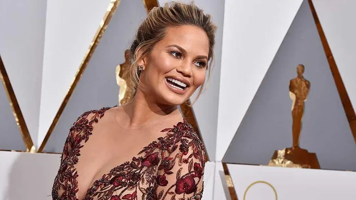 Chrissy Teigen at the 2016 Oscars