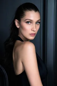 Bella Hadid for Dior make-up