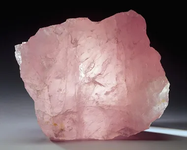 Close-up picture of rose quartz.