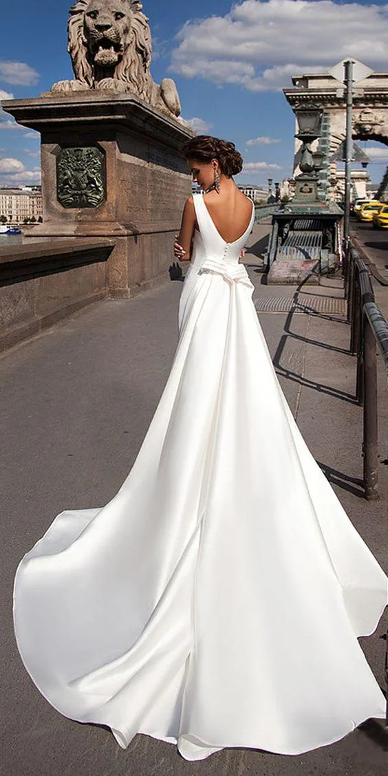 classic wedding dresses pinterest 18 Wedding Dresses that Matches the Classic Wedding Venue Style