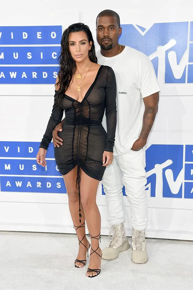 A couple poses on the white carpet at the MTV Video Music Awards.