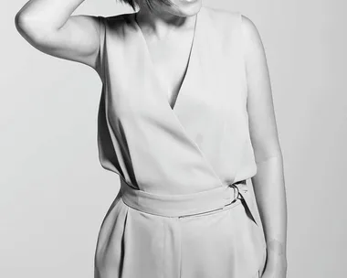 Black and white image of author Zoe Foster Blake