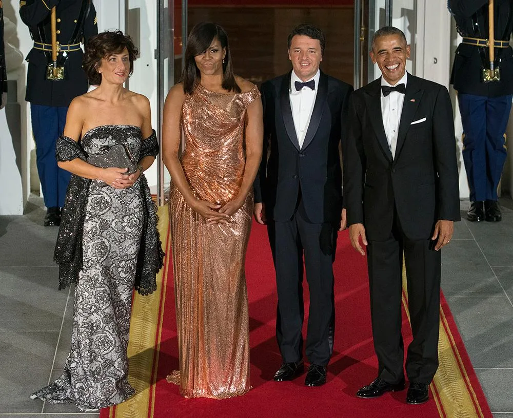 Michelle Obama s Custom Atelier Versace Gown at Dinner ELLE