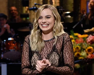 Margot Robbie Hosting SNL 2016